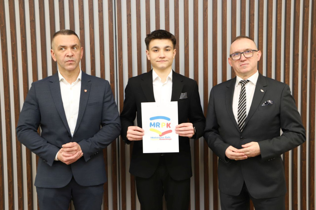 Młodzieżowa Rada Powiatu wybrała swoje logo podczas sesji [zdjęcia]