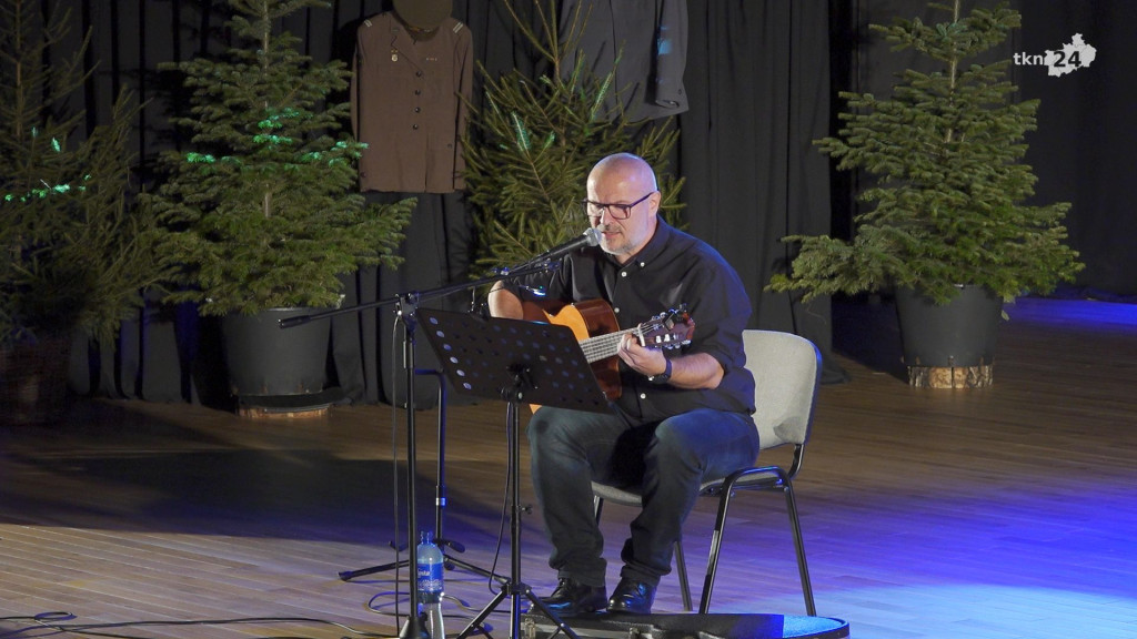 Wolnościowe piosenki wybrzmiały w KCK-u. Koncert dał Zbigniew Biber [CAŁY KONCERT]