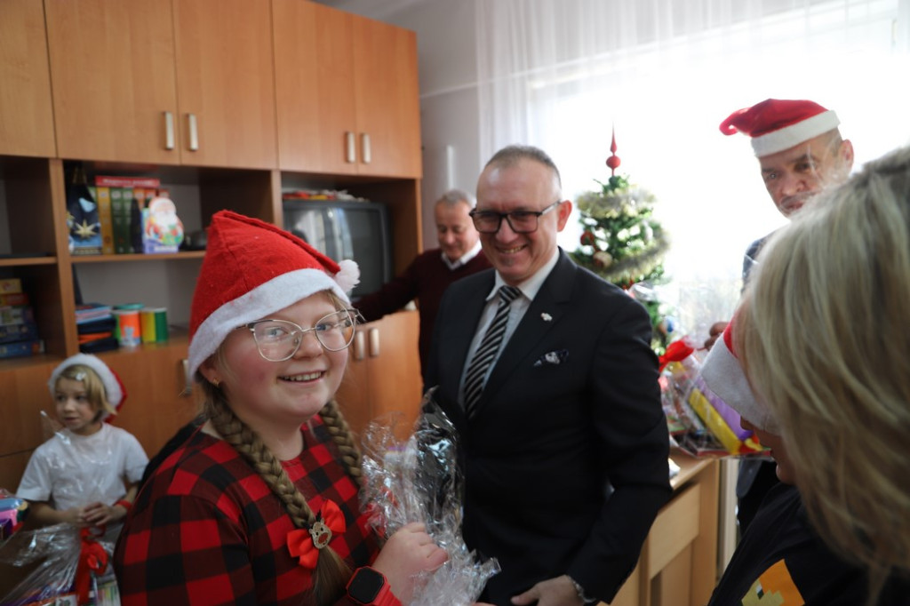 Święty Mikołaj odwiedził jednostki powiatu koneckiego [zdjęcia]