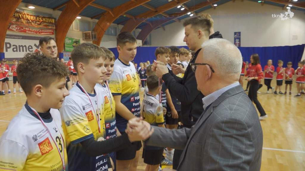 Mistrzowie trenowali młodych piłkarzy ręcznych w Końskich [wideo, zdjęcia]
