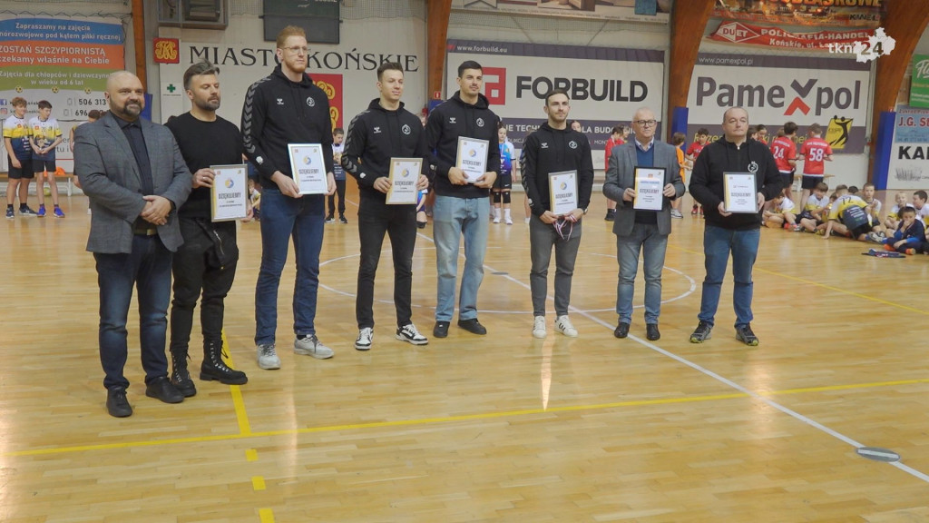 Mistrzowie trenowali młodych piłkarzy ręcznych w Końskich [wideo, zdjęcia]