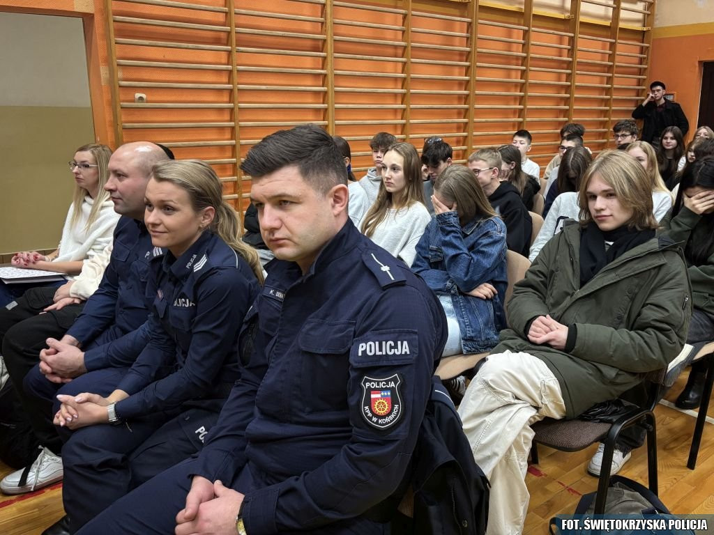 Policjanci rozmawiali z uczniami o prawach człowieka [zdjęcia]
