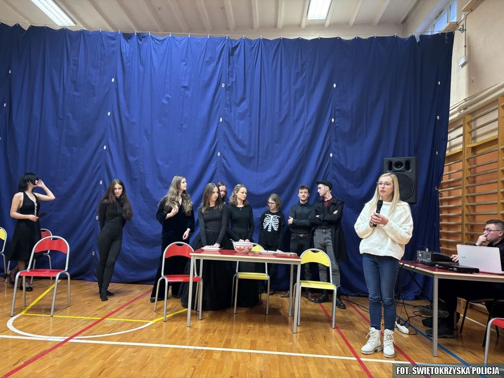 Policjanci rozmawiali z uczniami o prawach człowieka [zdjęcia]