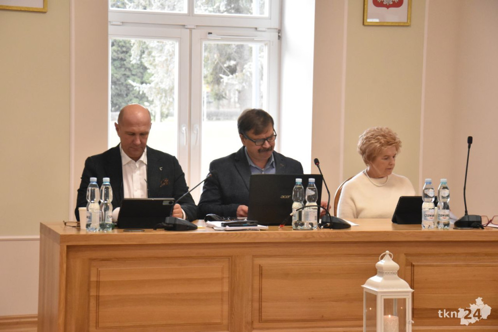 Jednogłośnie! Budżet Gminy Końskie na 2025 rok przyjęty. Skrót z Sesji Rady Miejskiej [wideo, zdjęcia]