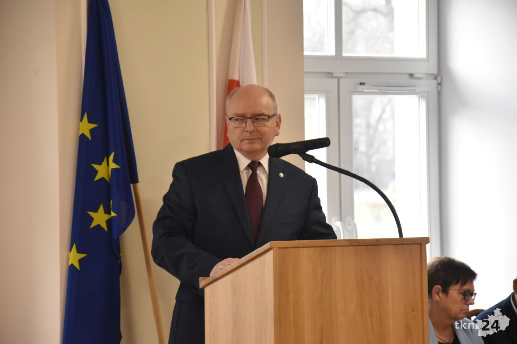 Jednogłośnie! Budżet Gminy Końskie na 2025 rok przyjęty. Skrót z Sesji Rady Miejskiej [wideo, zdjęcia]