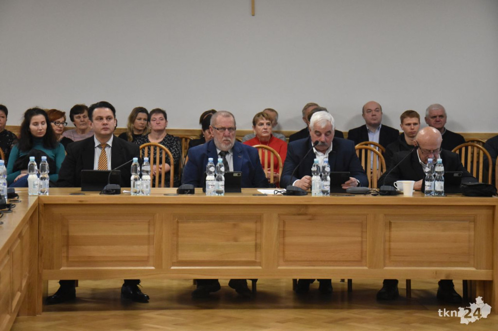 Jednogłośnie! Budżet Gminy Końskie na 2025 rok przyjęty. Skrót z Sesji Rady Miejskiej [wideo, zdjęcia]