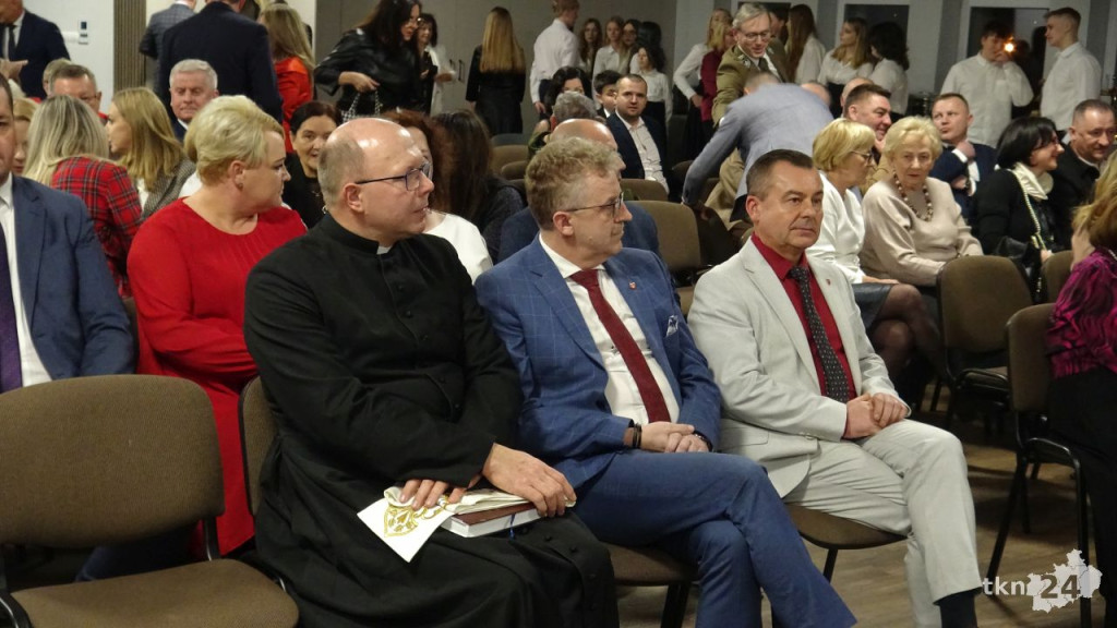 Powiatowe spotkanie wigilijne z kolędowym przesłaniem [wideo, zdjęcia]