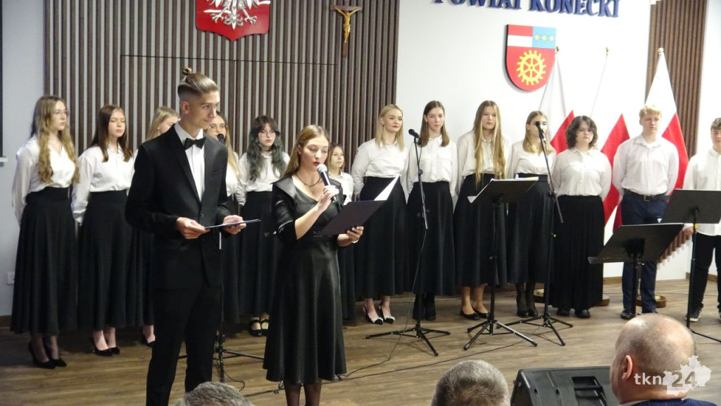 Powiatowe spotkanie wigilijne z kolędowym przesłaniem [wideo, zdjęcia]