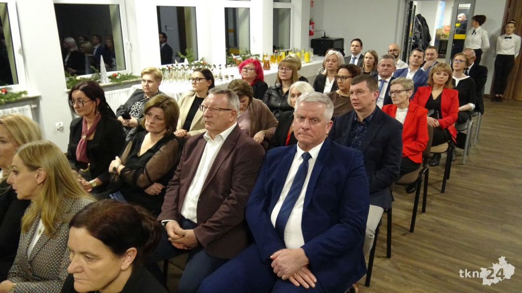 Powiatowe spotkanie wigilijne z kolędowym przesłaniem [wideo, zdjęcia]