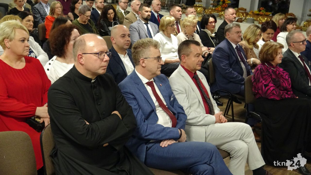 Powiatowe spotkanie wigilijne z kolędowym przesłaniem [wideo, zdjęcia]