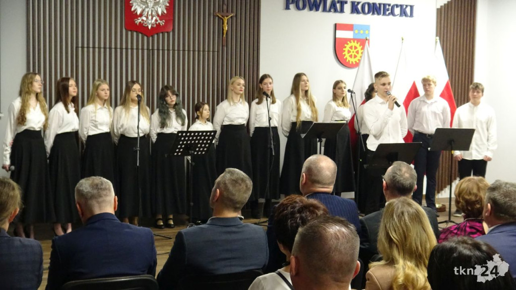 Powiatowe spotkanie wigilijne z kolędowym przesłaniem [wideo, zdjęcia]
