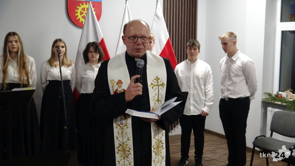 Powiatowe spotkanie wigilijne z kolędowym przesłaniem [wideo, zdjęcia]