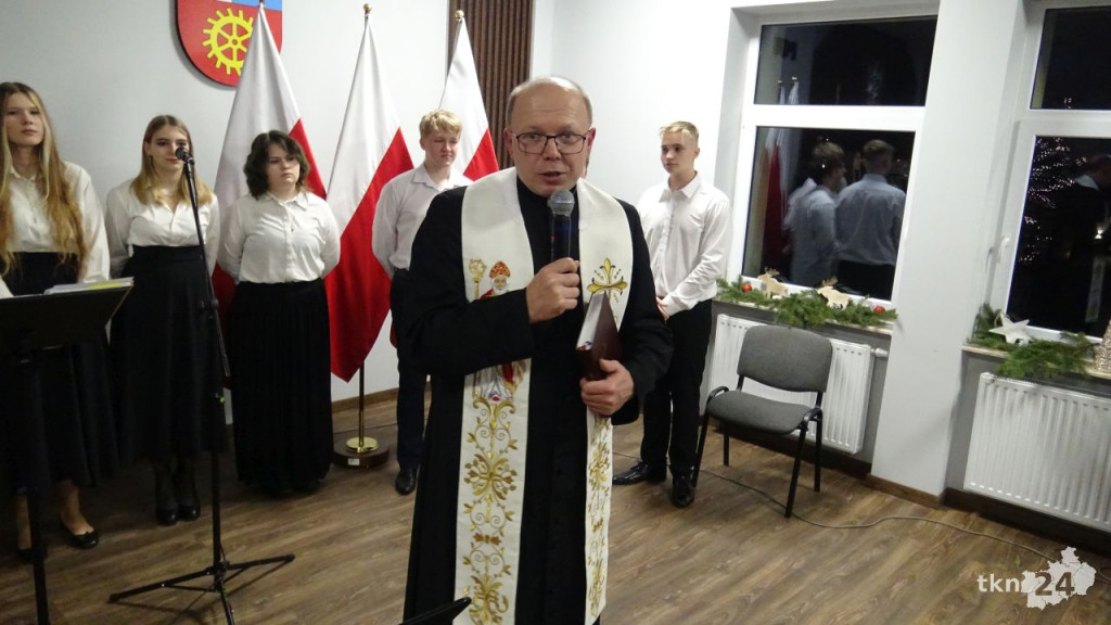 Powiatowe spotkanie wigilijne z kolędowym przesłaniem [wideo, zdjęcia]