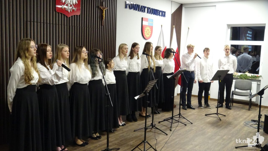 Powiatowe spotkanie wigilijne z kolędowym przesłaniem [wideo, zdjęcia]