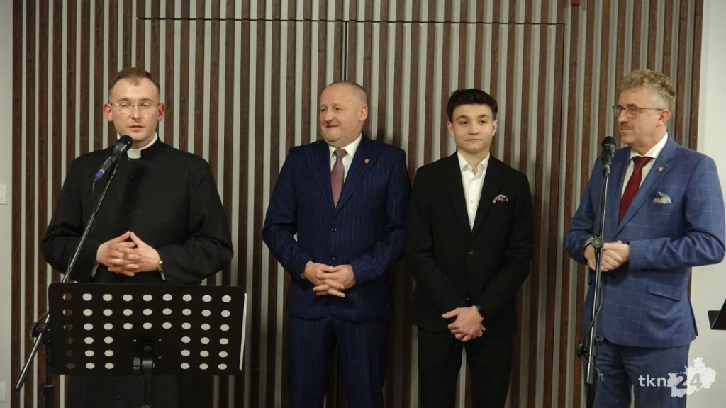Powiatowe spotkanie wigilijne z kolędowym przesłaniem [wideo, zdjęcia]