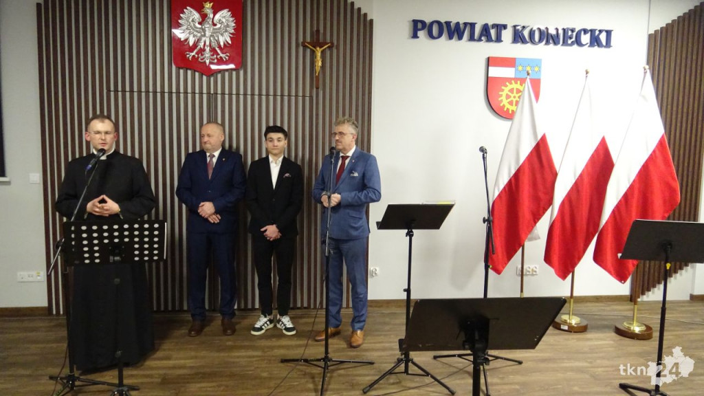 Powiatowe spotkanie wigilijne z kolędowym przesłaniem [wideo, zdjęcia]