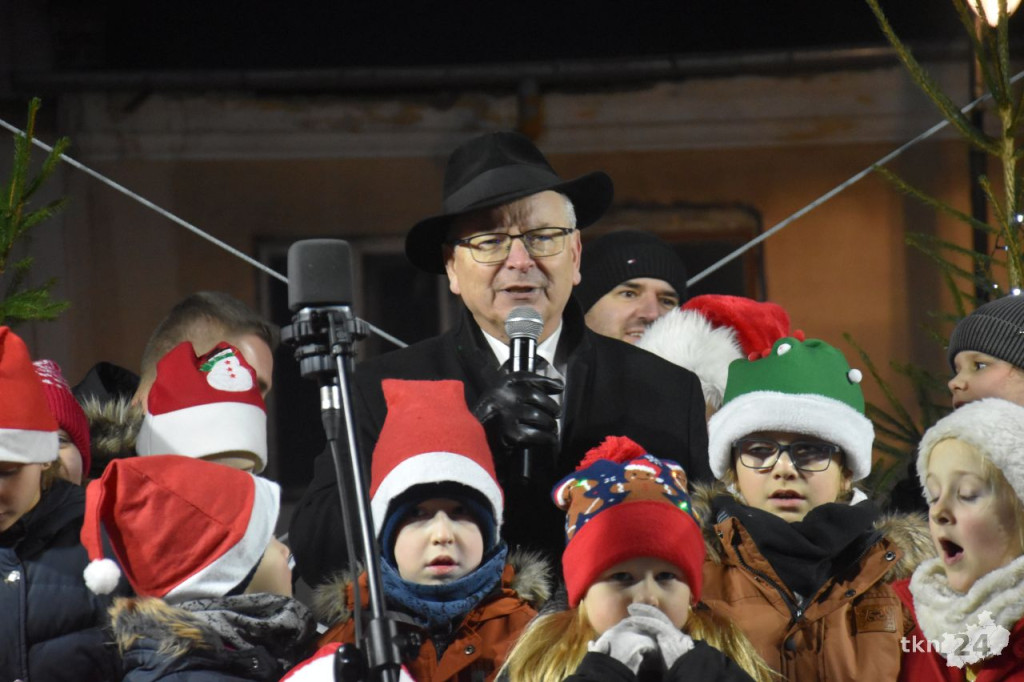 Ruszył III Jarmark Bożonarodzeniowy w Końskich! Co działo się w piątek? [wideo, zdjęcia]