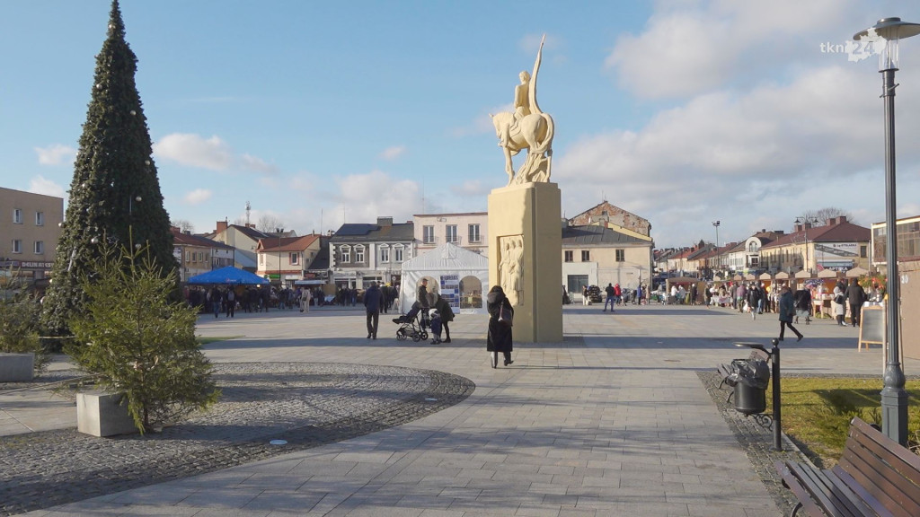 Choinki dla mieszkańców. Gmina i PGK rozdawały świąteczne drzewka [wideo, zdjęcia]
