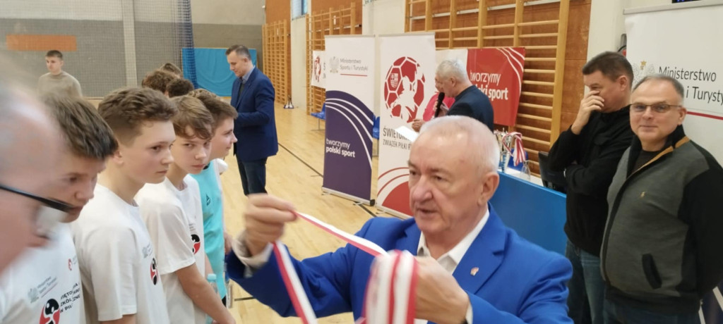 Zawodniczki z SP nr 2 w Końskich mistrzyniami województwa w piłce nożnej [zdjęcia]