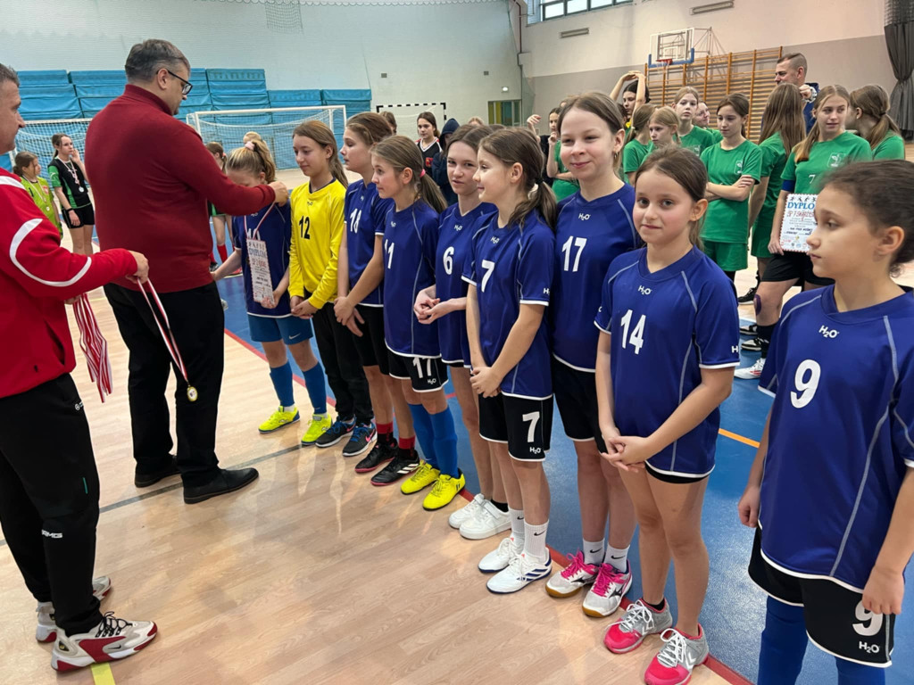 Zawodniczki z SP nr 2 w Końskich mistrzyniami województwa w piłce nożnej [zdjęcia]