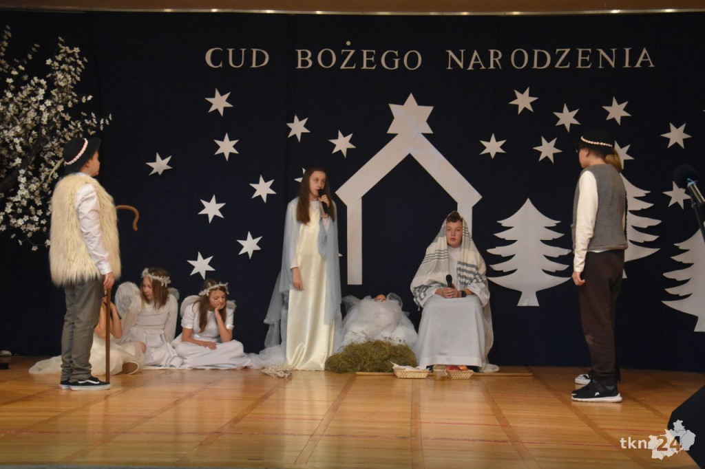 Uczniowie Szkoły Podstawowej nr 1 w Końskich wystawili jasełka [wideo, zdjęcia]