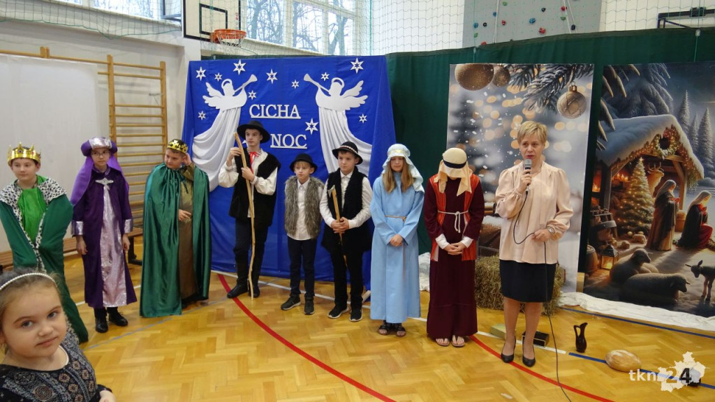 Uczniowie ZPO w Dziebałtowie zaprosili na jasełka i kolędowanie [wideo, zdjęcia]