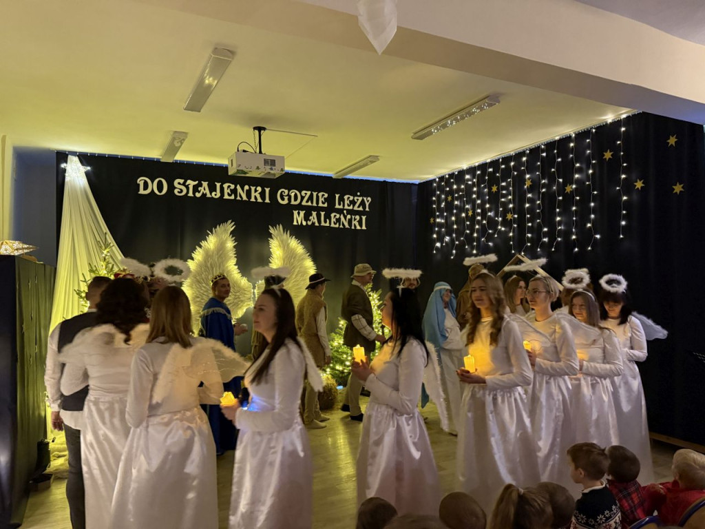 Rodzice i nauczyciele wystąpili świątecznie dla przedszkolaków [wideo, zdjęcia]