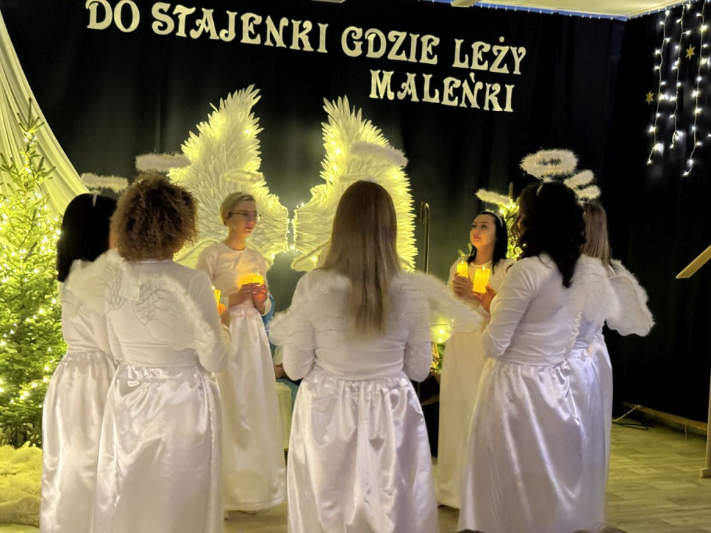 Rodzice i nauczyciele wystąpili świątecznie dla przedszkolaków [wideo, zdjęcia]