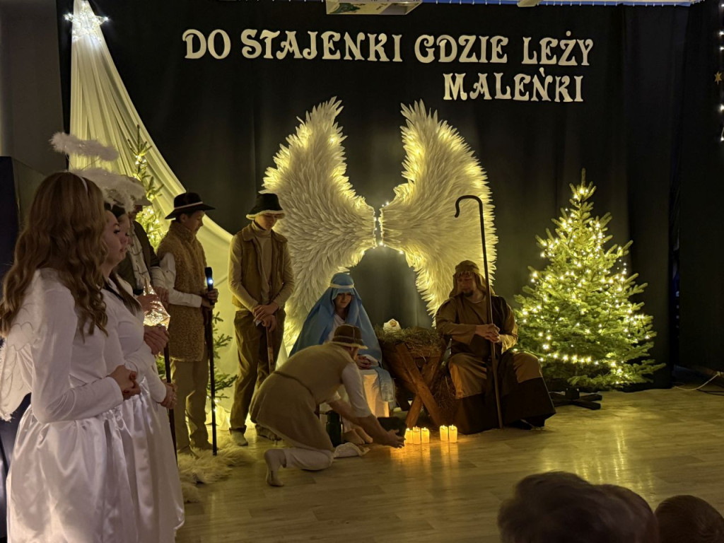 Rodzice i nauczyciele wystąpili świątecznie dla przedszkolaków [wideo, zdjęcia]