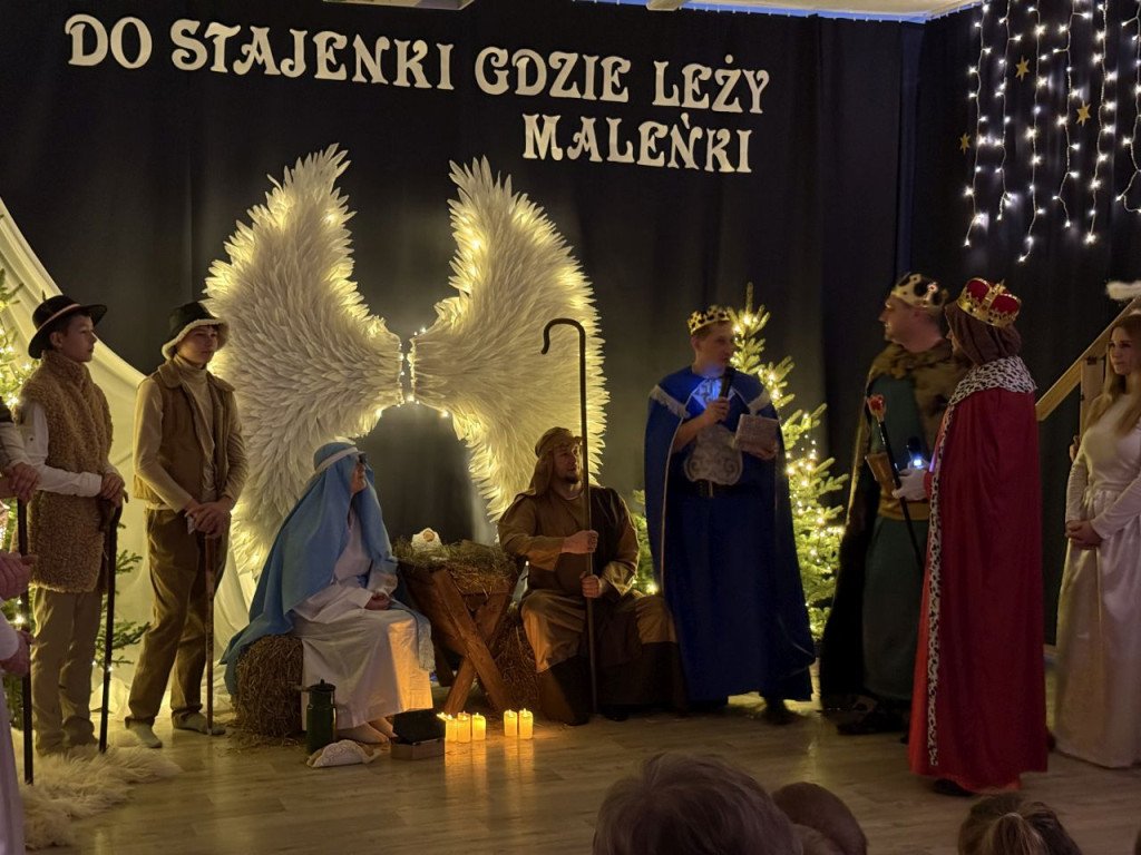 Rodzice i nauczyciele wystąpili świątecznie dla przedszkolaków [wideo, zdjęcia]