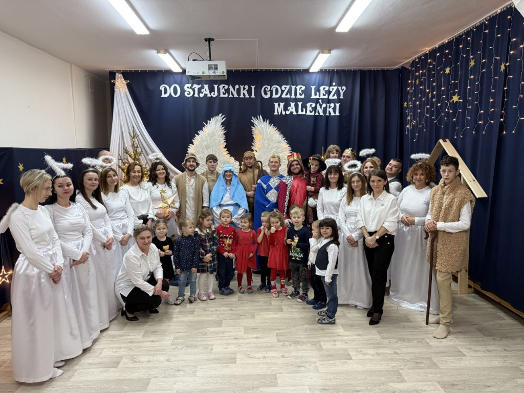 Rodzice i nauczyciele wystąpili świątecznie dla przedszkolaków [wideo, zdjęcia]
