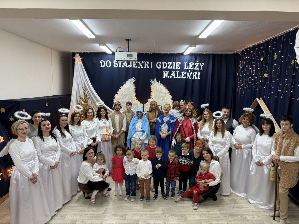 Rodzice i nauczyciele wystąpili świątecznie dla przedszkolaków [wideo, zdjęcia]