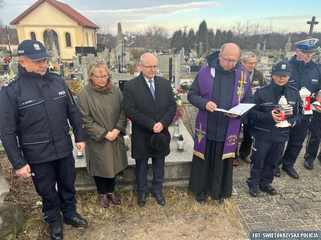 Odnowiono grób posterunkowego Jana Sapeleckiego [zdjęcia]