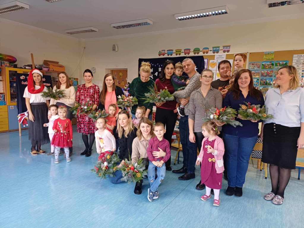 Przedszkolaki i rodzice wzięli udział w warsztatach świątecznych [zdjęcia]