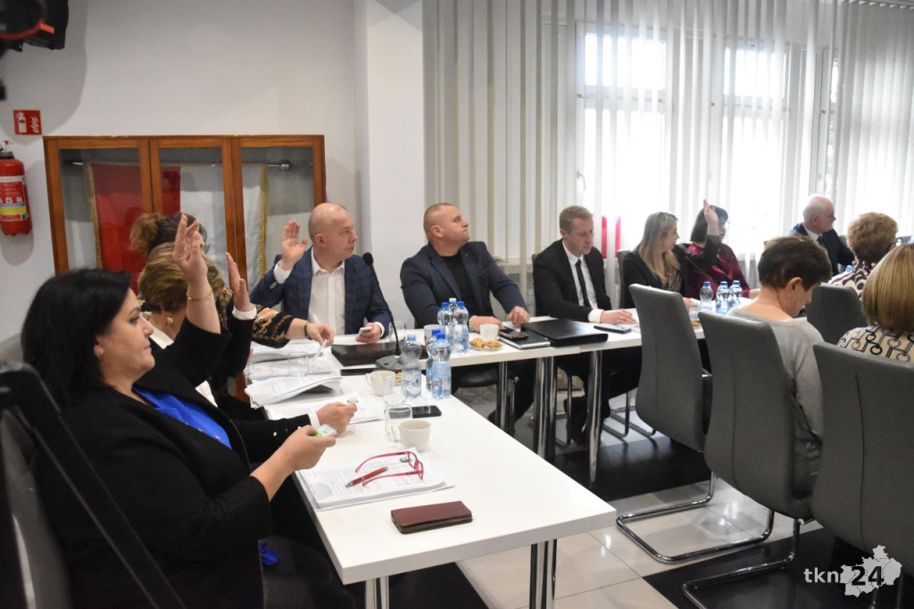10 milionów złotych deficytu. Budżet Gminy Stąporków uchwalony [wideo, zdjęcia]