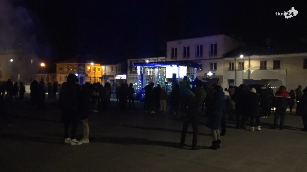 Witamy 2025 rok! Pokaz laserów na koneckim rynku [wideo, zdjęcia]