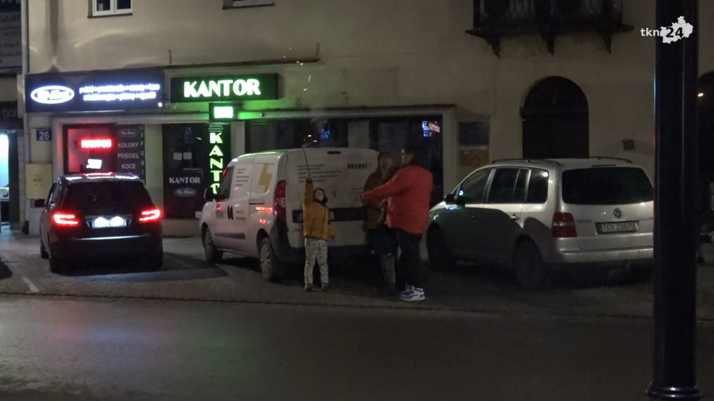 Witamy 2025 rok! Pokaz laserów na koneckim rynku [wideo, zdjęcia]