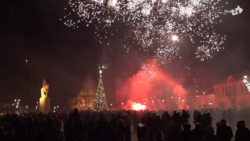 Witamy 2025 rok! Pokaz laserów na koneckim rynku [wideo, zdjęcia]