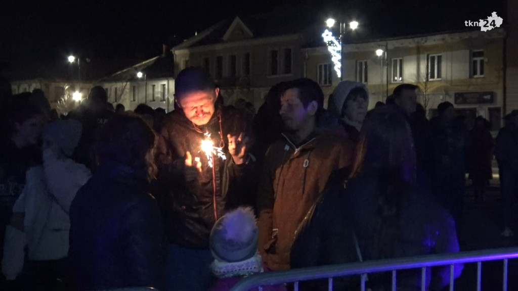 Witamy 2025 rok! Pokaz laserów na koneckim rynku [wideo, zdjęcia]