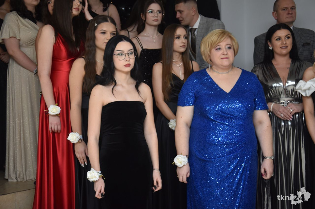 Studniówka 2025 ZSP w Stąporkowie. Obszerna relacja wideo i foto
