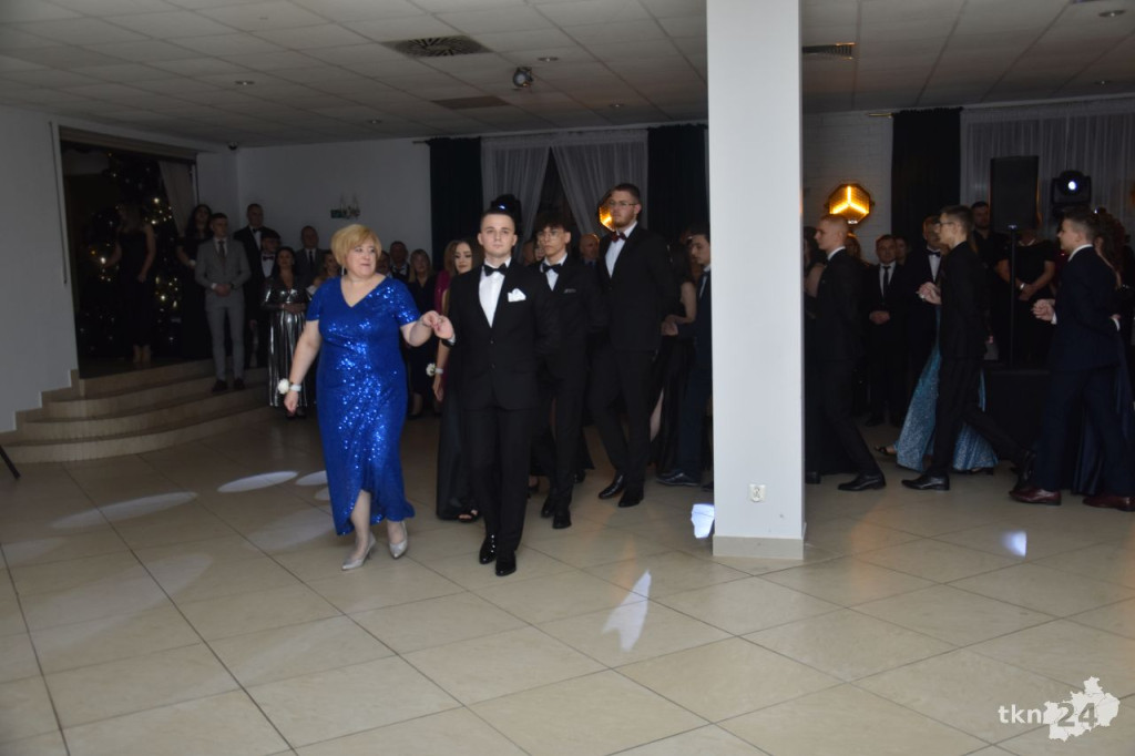 Studniówka 2025 ZSP w Stąporkowie. Obszerna relacja wideo i foto