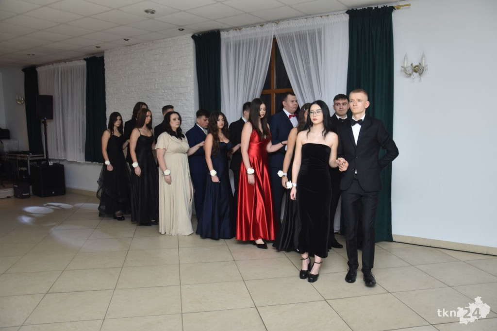 Studniówka 2025 ZSP w Stąporkowie. Obszerna relacja wideo i foto