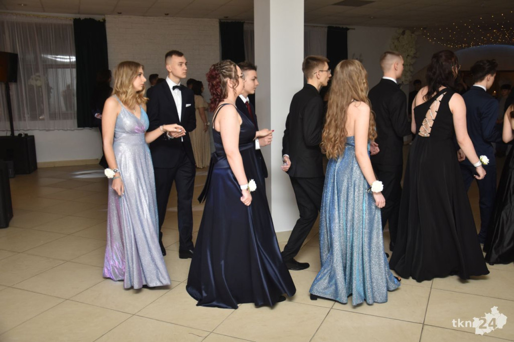 Studniówka 2025 ZSP w Stąporkowie. Obszerna relacja wideo i foto