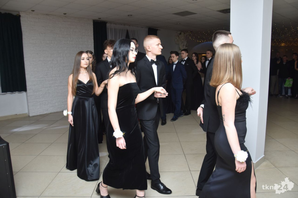 Studniówka 2025 ZSP w Stąporkowie. Obszerna relacja wideo i foto