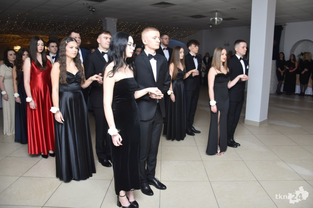 Studniówka 2025 ZSP w Stąporkowie. Obszerna relacja wideo i foto