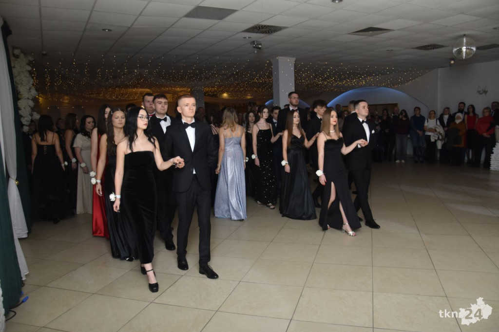Studniówka 2025 ZSP w Stąporkowie. Obszerna relacja wideo i foto