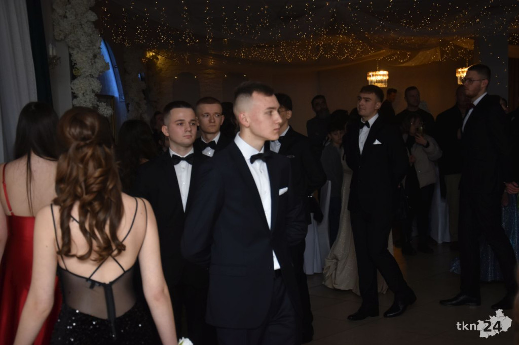 Studniówka 2025 ZSP w Stąporkowie. Obszerna relacja wideo i foto