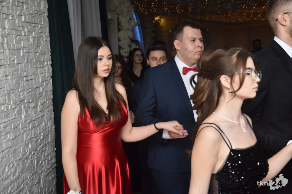 Studniówka 2025 ZSP w Stąporkowie. Obszerna relacja wideo i foto