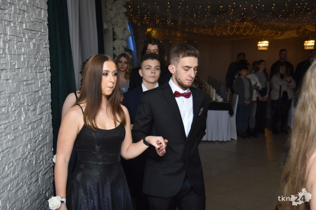 Studniówka 2025 ZSP w Stąporkowie. Obszerna relacja wideo i foto