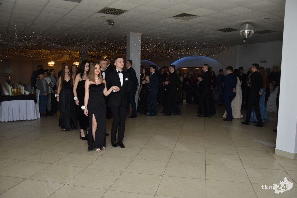 Studniówka 2025 ZSP w Stąporkowie. Obszerna relacja wideo i foto